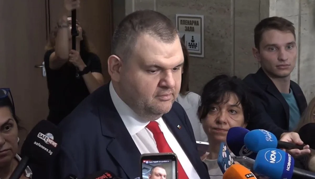 Пеевски обяви пълен провал на кабинета. Отправи предупреждение към Радев