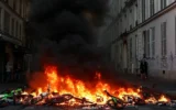 Сблъсъците с полицията във Франция отварят царски път пред лидерката на крайната десница Марин Льо Пен