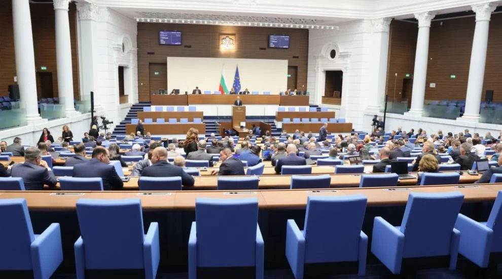 „Управляващите прикриват Йотова“: Опозицията с остри критики за проваленото заседание за „петричкия Ескобар“