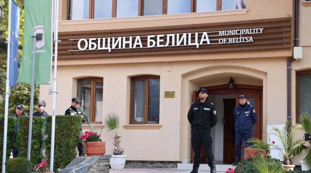 Акция на ГДБОП в Белица, изведоха кмета Ревански с белезници