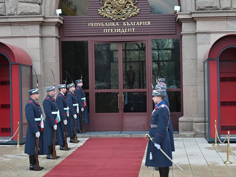 14 пъти питат президентството за помилванията от месец насам, 14 пъти им отговарят (Обзор)