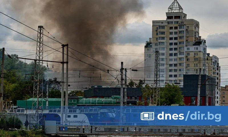 Балистични ракети удариха Киев часове след като Кремъл видя шанс за край на войната
