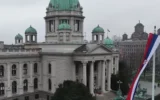 С факли и червен килим посрещнаха студентите в Белград преди изборите в Сърбия