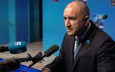 „Властта дава трибуна, но само езикът и мисълта – класа“: Учител по БЕЛ попиля Радев за езика, който използва