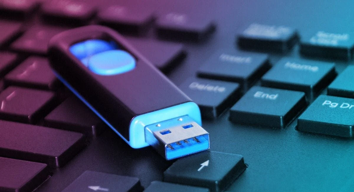 Windows 11 спира да разпознава някои флашки. Промяната идва през 2027 г.