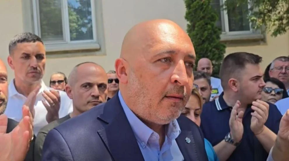 Полицията отведе кмета на Кърджали Ерол Мюмюн