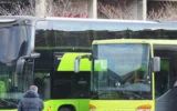„Това е позор“: Автобуси от Северна Македония отидоха за митинг на Вучич за „Обединена Сърбия“ (ВИДЕО)