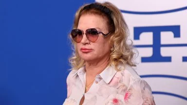 Опозицията поиска извинения и оставки за посегателството върху журналист