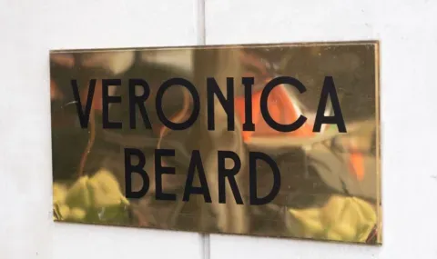 Veronica Beard свали бижута от сайта си след обвинение в копиране