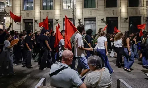 Учители в Мадрид поискаха преговори, следва и стачка в университетите