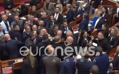 Депутати се сбиха в албанския парламент