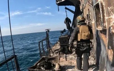 Вижте как военните обследват атакувания в икономическата ни зона кораб „Ейбъл“ (Видео)