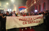 „Вучич си отива“. Хиляди подкрепиха студентите на последния митинг преди изборите в Сърбия