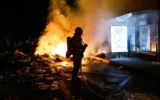 Франция на нокти: Макрон обвини крайната левица