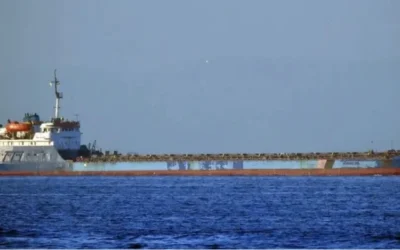 Кораб е поразен от дрон и се е преобърнал в Черно море: Има жертва и хора в неизвестност (ВИДЕО)