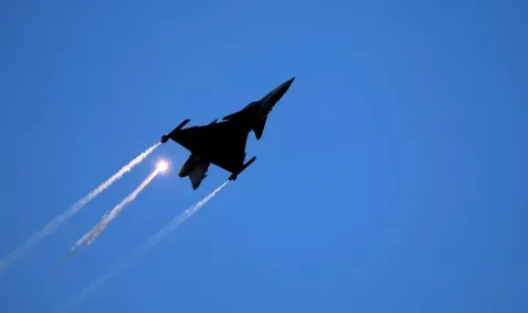 Френски и британски изтребители симулираха ядрен удар при съвместен полет