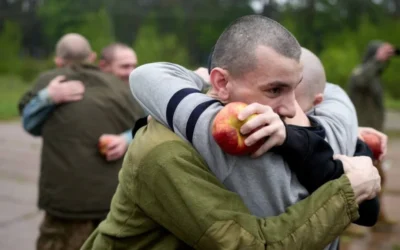 Украйна си върна военнопленници, за които се смяташе, че са загинали при руския терор в Еленовка (СНИМКИ)