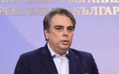 „Знам, че имате достойнство“: Асен Василев призова Доцова за оставка и пита защо Радев мълчи за Колтуклиева (ВИДЕО)