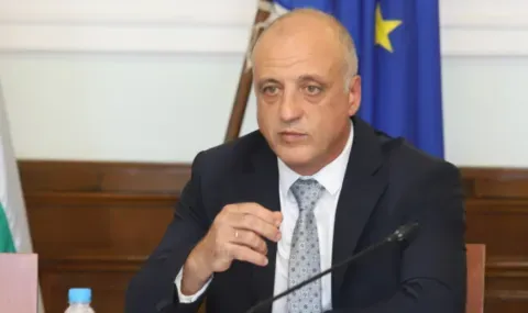Емил Тонев подаде оставка. Колко политици биха направили същото?