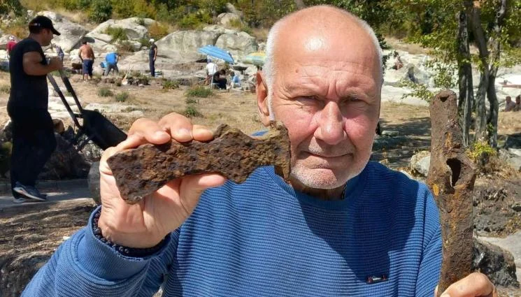 Археологът проф. Николай Овчаров пред “Телеграф”: Намерихме печата на сватята на цар Иван-Асен II