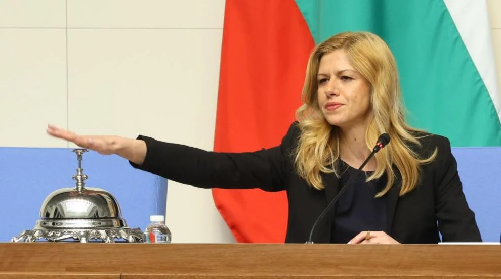 Обрат: ГЕРБ няма да внася подписи за оставката на Михаела Доцова, но не се отказва от искането й