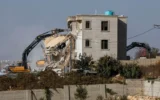 Израел започна да разрушава палестински сгради в Хеврон след смъртоносно нападение срещу войници