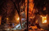 Ракетна атака в Киев без предупреждение за въздушно нападение. Има разрушения и жертви