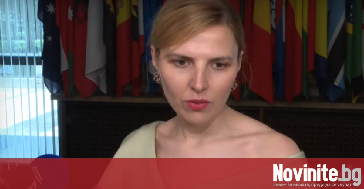 Модните гафове на министър Чамова (СНИМКИ)