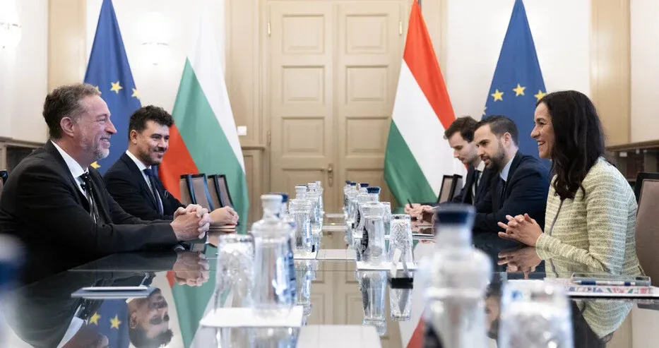 Иво Христов и Анита Орбан обсъдиха вертикалния газов коридор