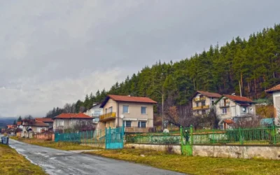 Къщи край златната река. Село над София става имотен коз