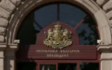 Илияна Йотова отличава трима офицери с президентския знак