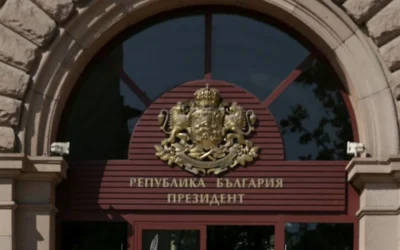 Илияна Йотова отличава трима офицери с президентския знак