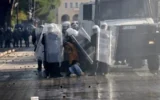 Протестиращи в Тирана хвърляха камъни, полицията отговори със сълзотворен газ (снимки)