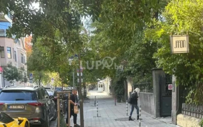 Папараци снимаха Лили как тича на токчета