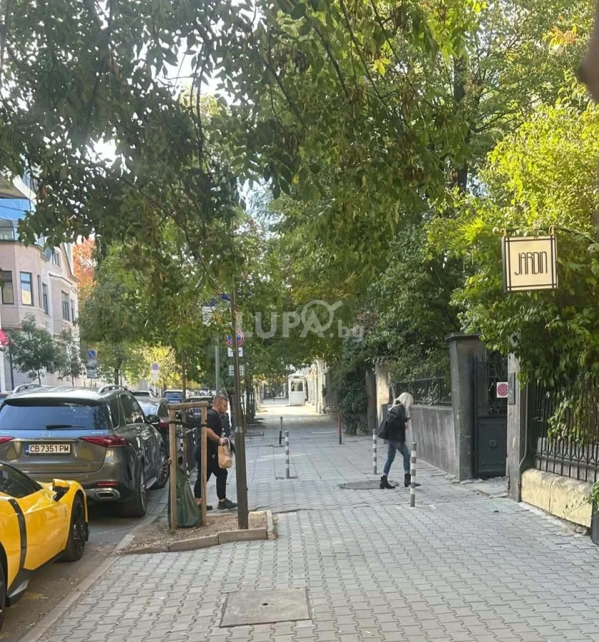 Папараци снимаха Лили как тича на токчета