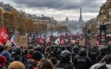 Протестът на баретите. 410 000 по улиците на Франция, полицейска обсада в Париж