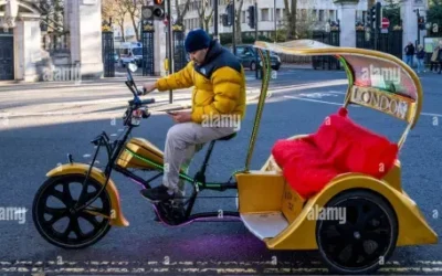 Водачи на рикши ползват храсталака край Бъкингам за спалня и тоалетна