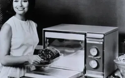 Първата домашна микровълнова фурна излиза през 1955 г