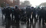 Близо 1000 ареста във Франция: Сълзотворен газ, горящи барикади и сблъсъци отново (СНИМКИ и ВИДЕО)