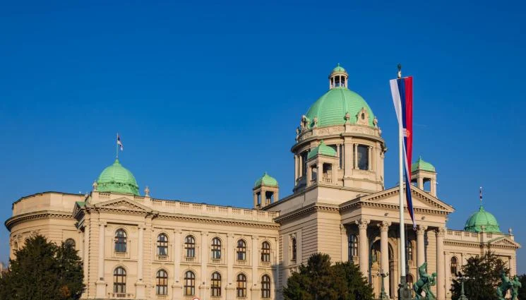 Сърбия избира парламент на фона на масови протести срещу Вучич