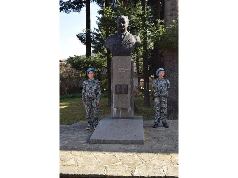 Преди беше УБО – създадено по съветски модел, за да пази от “народната любов” Георги Димитров