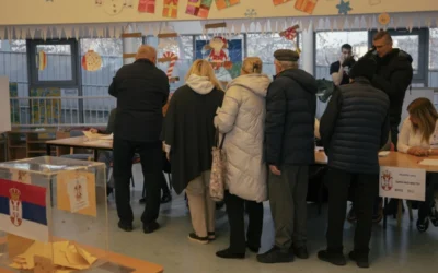 Докато в България секциите са празни, в Сърбия чакат на опашки