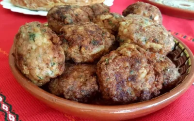 Суров или запържен лук в кюфтетата? Единият прави чудеса с вкуса