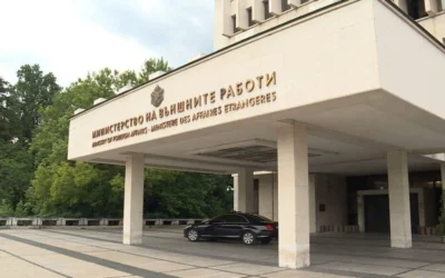 Външно с любопитна шега за вота. България е първа и последна