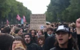 Франция се готви да спре достъпа до социални мрежи заради протестите