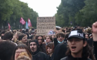 Франция се готви да спре достъпа до социални мрежи заради протестите