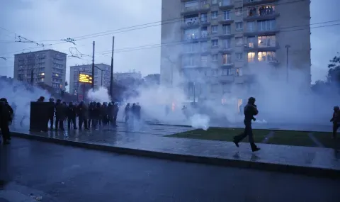 От мирни шествия до сблъсъци: Франция отчете почти 1000 ареста след протестите