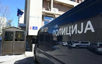 Жега на изборите в Сърбия. Нападнаха майката на Вучич