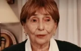 Нападнаха 80-годишната майка на Вучич пред избирателна секция в Белград