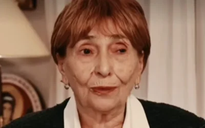 Нападнаха 80-годишната майка на Вучич пред избирателна секция в Белград
